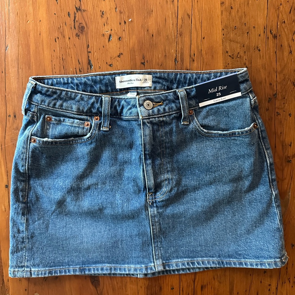 Abercrombie & Fitch Mid Rise Curve Love Denim Mini Skirt